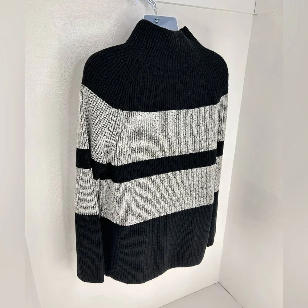 Banana Republic Italian Merino‎ Blend Chest Stripe Sweater Size Large Black Gray